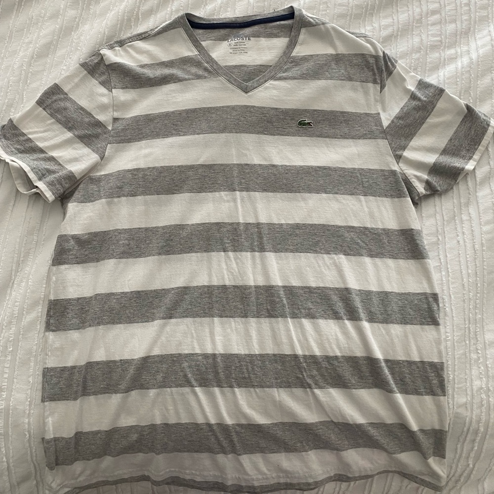 Men’s EUC Lacoste short sleeve tee